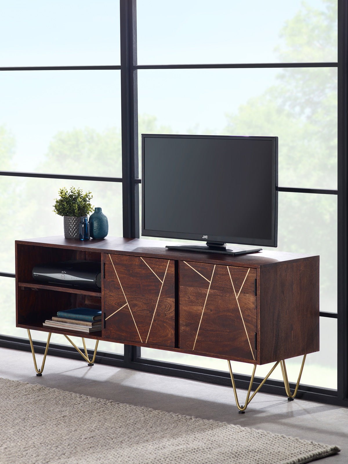 brs07-lifestyle_main.jpg Dark Gold Plasma Media Unit