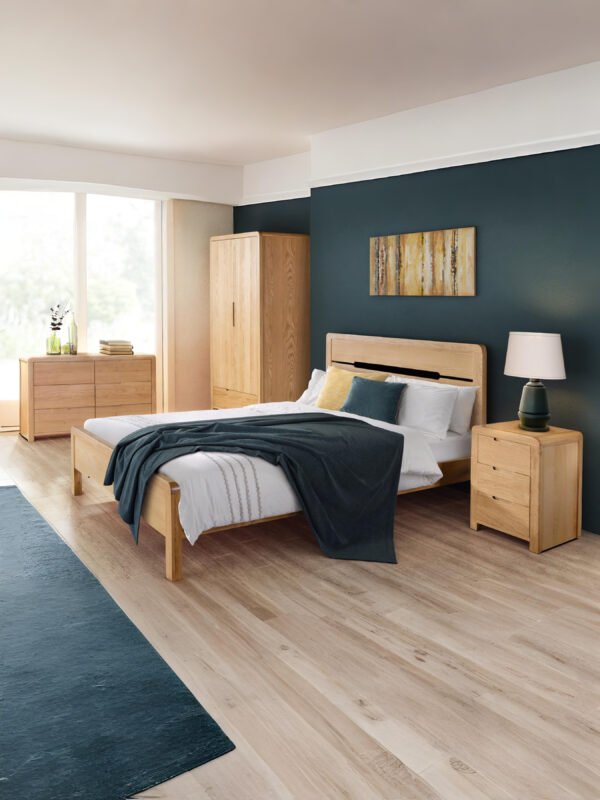Curve 3 Drawer Bedside Table - Oak - Image 9