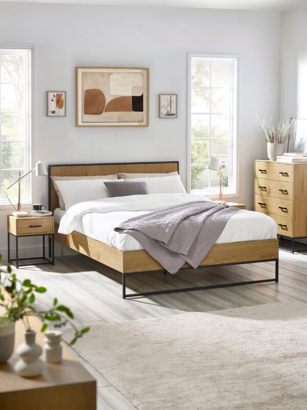 Harlow Light Oak Effect 4 Drawer Chest - Image 11