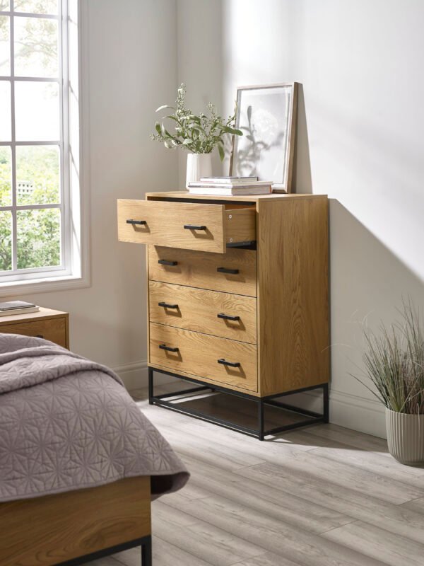 Harlow Light Oak Effect 4 Drawer Chest - Image 2