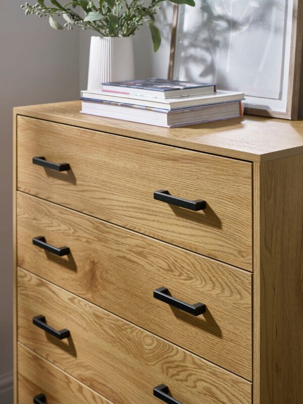 Harlow Light Oak Effect 4 Drawer Chest - Image 6