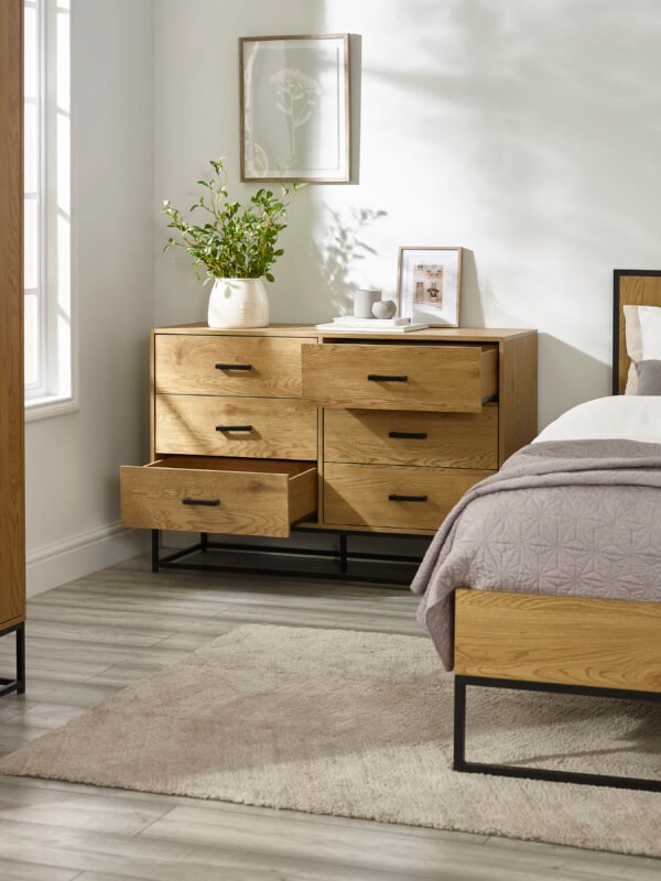 Harlow Light Oak Effect 6 Drawer Chest - Image 2