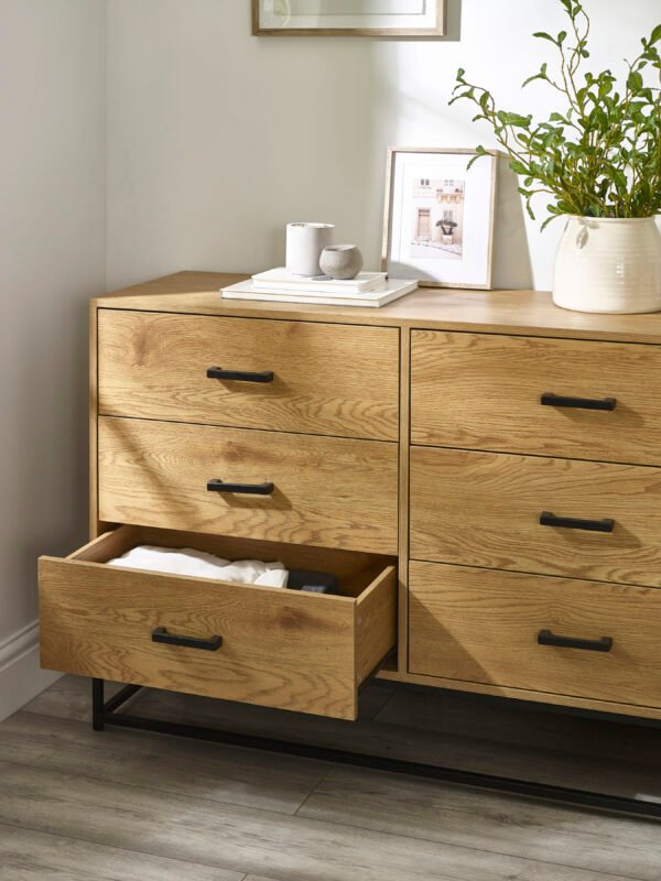 Harlow Light Oak Effect 6 Drawer Chest - Image 6