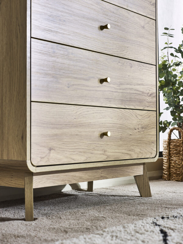 Ingrid 5 Drawer Chest Oak - Image 9