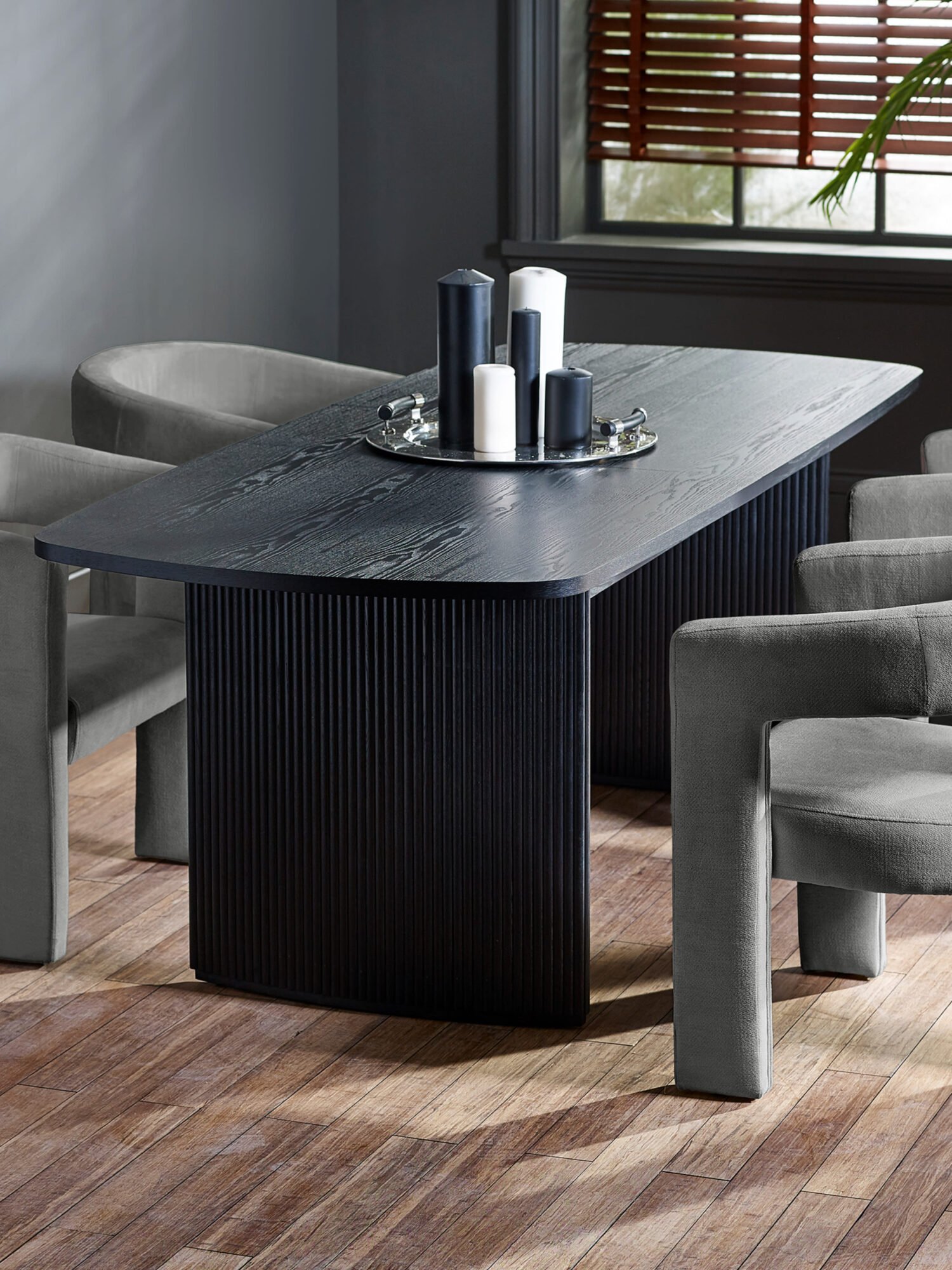 LOU004_1 Louis Fluted Extending Dining Table – Black