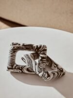 Rona Black and White Marble Two Link Chain Decor